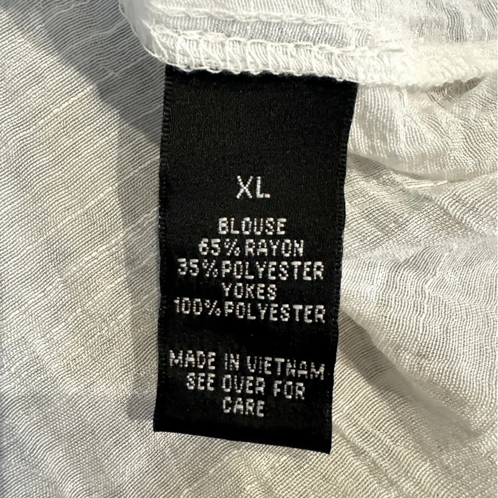 B. Design Size XL White Top - Picture 7 of 8